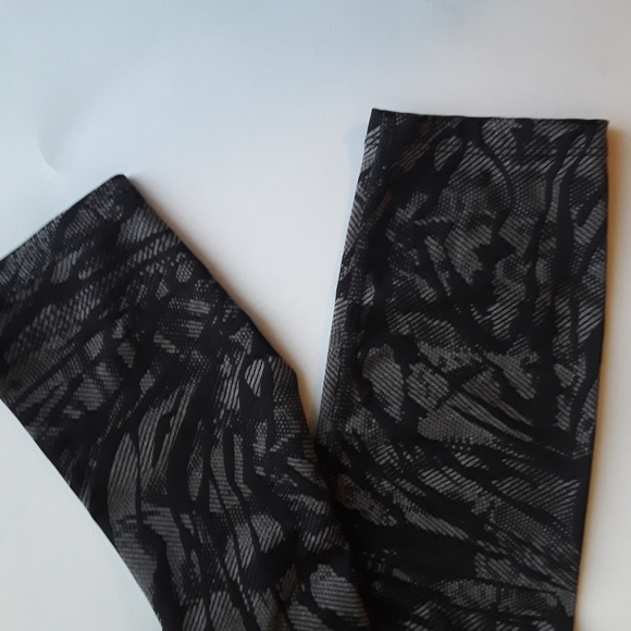 Puma Girls pink and silver pant/leggings L - Picture 7 of 11